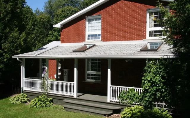 The Hive Centre and Stay