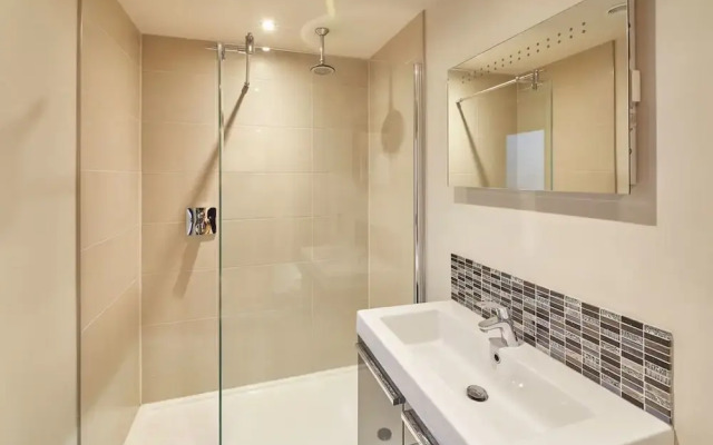 Host Stay Simon Howe Lodge