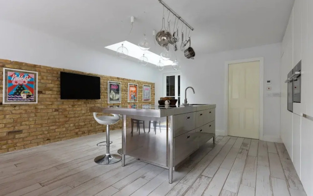 Radipole Road IV by Onefinestay