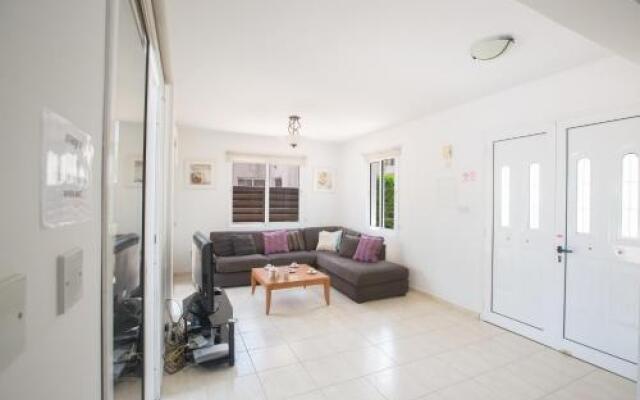 Holiday Home 3 Bedrooms 1 Bathroom - Pernera