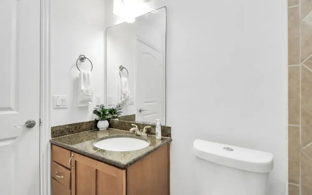 Lux Galleria Home-5BR Roof Deck