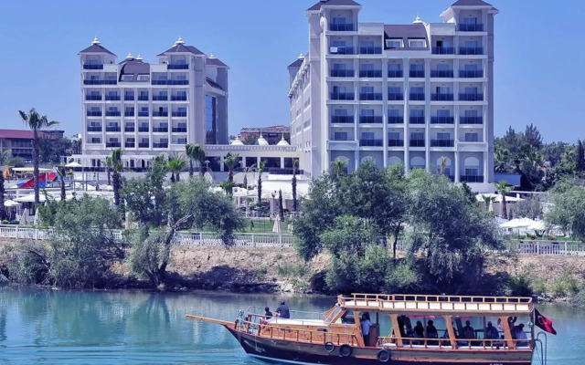 Lake & River Side Hotel & Spa