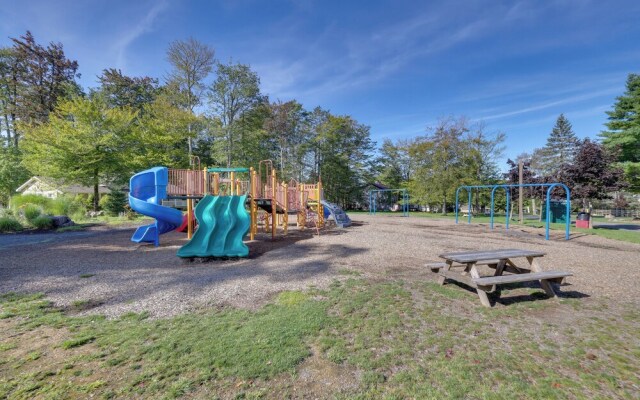 Lake & Pool Access: Poconos Retreat in Tobyhanna!