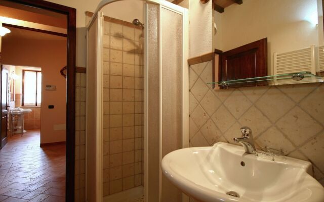 Farmhouse in Asciano With Pool & BBQ