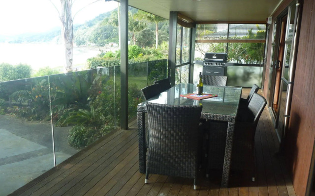 Pohutukawa Coast Bed & Breakfast