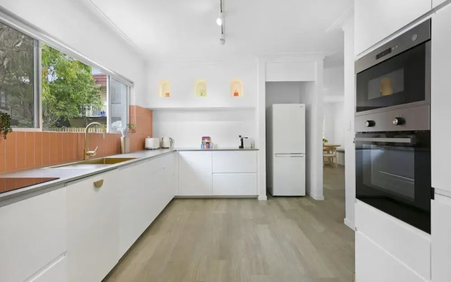 Spacious 4-bed Villa With Mediterranean Charm