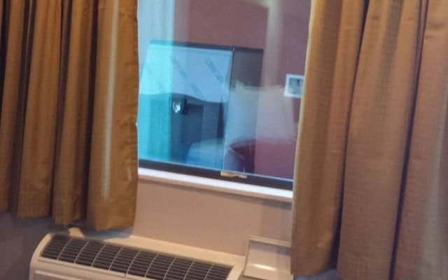 Classic Inn and Suites Humble