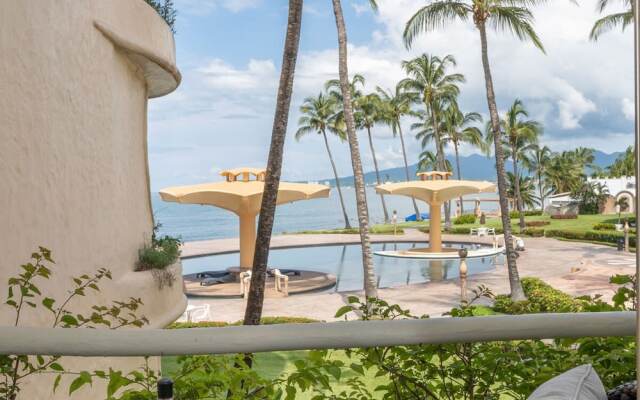 Ocean Front Condo With Pool Sleeps 6 Adults