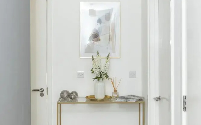 Stylish 2BR Apartment, Town Centre, Free Parking