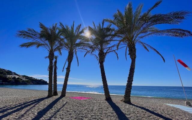 South facing apartment, 7 mins walk from beach