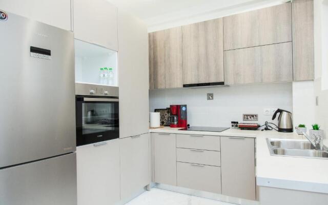 Modern 3-bedroom Apartment Next to Koridallos square
