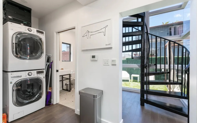 715-717 N El Centro Avenue Townhouse 4 Bedrooms 4.5 Bathrooms Townhous