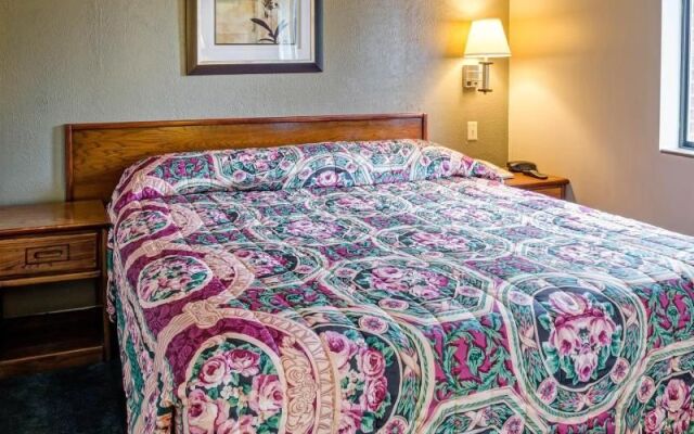 Econo Lodge South Olathe