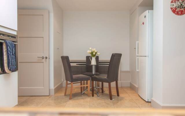 Audley Street Apartment