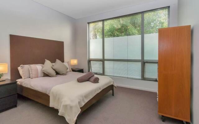 Contemporary Townhouse In Adelaide City