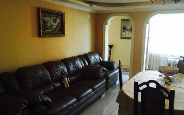 Melano House
