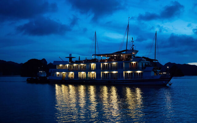 Pelican Halong Cruise