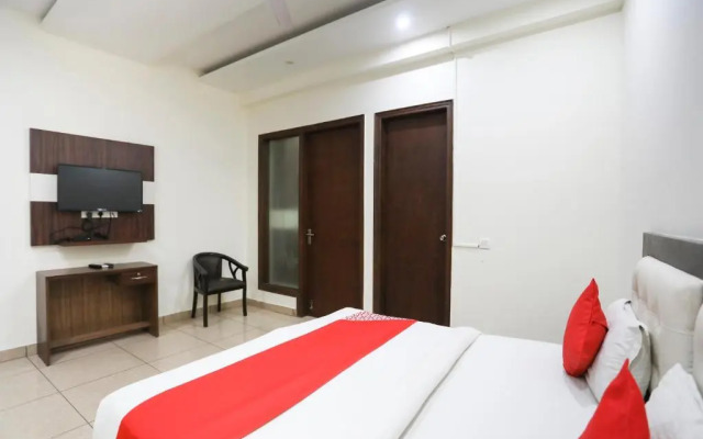 Hotel Sanfot by OYO Rooms