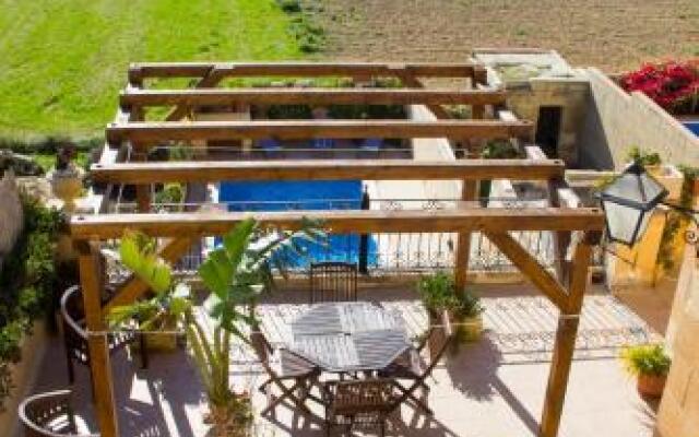 Villayana Gozitan Farmhouse with pool