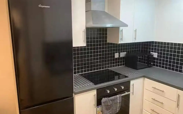 4 Guests - Free Parking - Easy Access to London