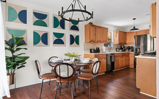 Hillside 3BR KingClose to DT Domain Q2