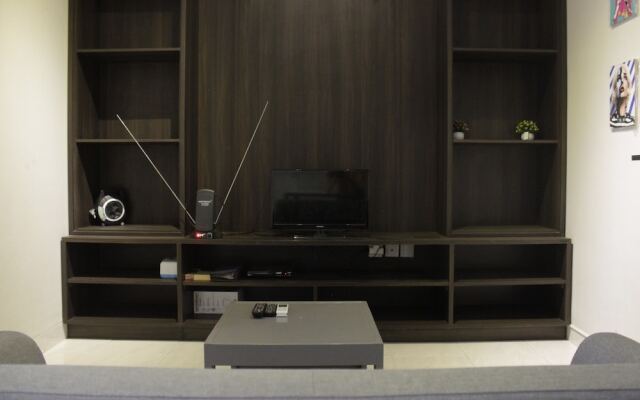 Spacious 2BR Apartment at Newton Residence near Toll Buah Batu