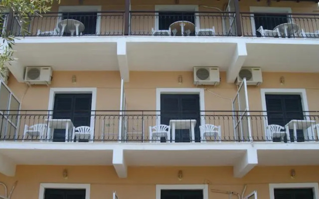 Spiros Apartments