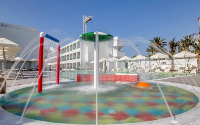 Nicholas Color Hotel