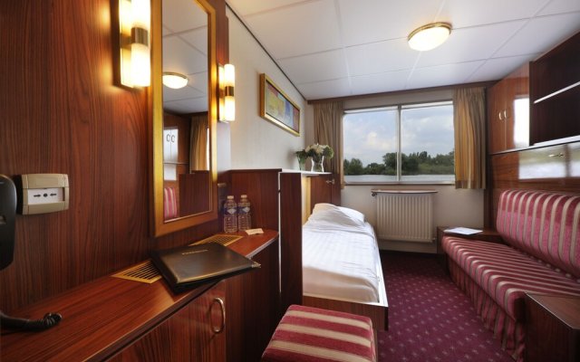 Crossgates Hotelship Medienhafen - Düsseldorf