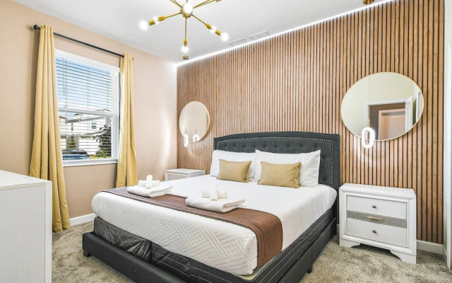 Storey Lake 9BR Wonderland Home 2852