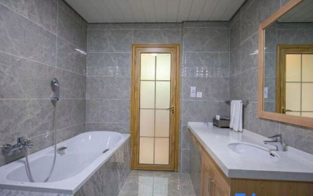 Lake of Fuxian Bicheng B&B (Chengjiang Sun Mountain Branch)