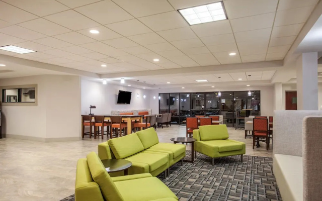 Holiday Inn Express Suites Augusta West -Ft Gordon