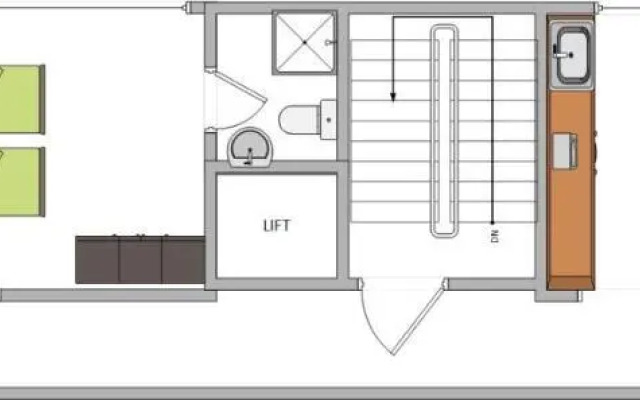 2 bedroom, central and spacious with sea view