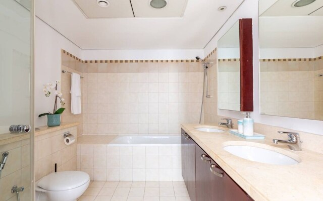 Visually Stunning 2BR in Dubai Marina - Sleeps 5!
