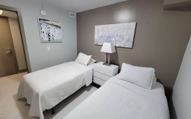 Alexander 519 3 Bedroom Apts by RedAwning