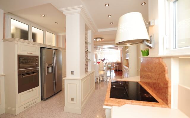 Le Majestic Promenade - 5 Stars Holiday