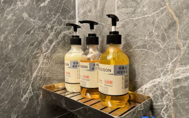 ZMAX HOTELS (Tianjin Five Old Street, Xi Nan Lou, metro station shop)