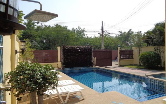4 Bedroom Villa Private Pool Central Pattaya 15 min Away