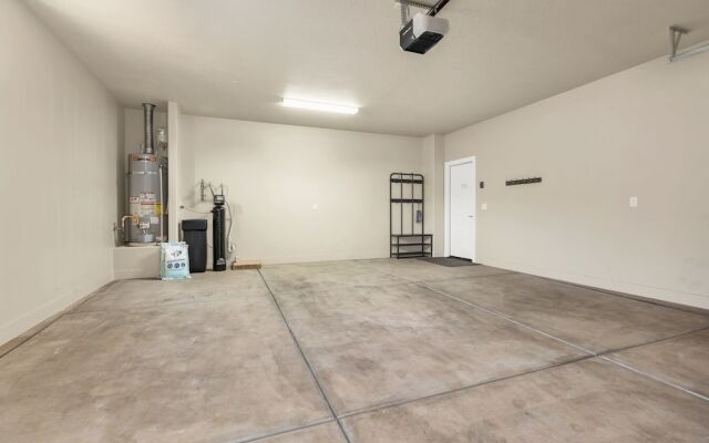 Park View Place 3 Bedroom Home by RedAwning