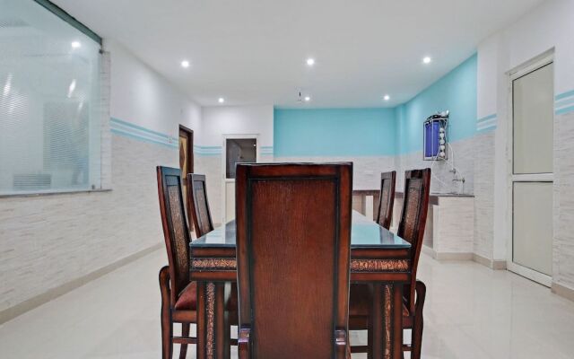 OYO Home 38093 Designer Stay Fortis Hospital