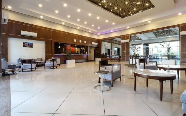 Four Leaf Service Suites