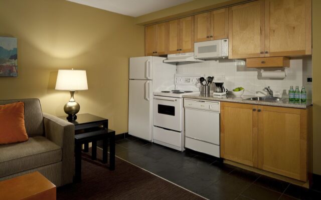Whistler Village Inn And Suites