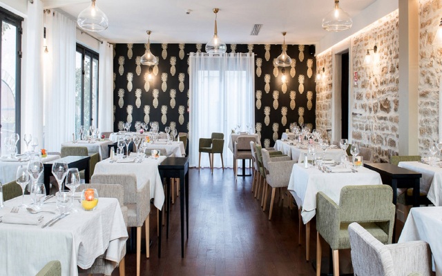 Logis Hôtel Tante Yvonne & son Restaurant semi-gastronomique Lyon Nord