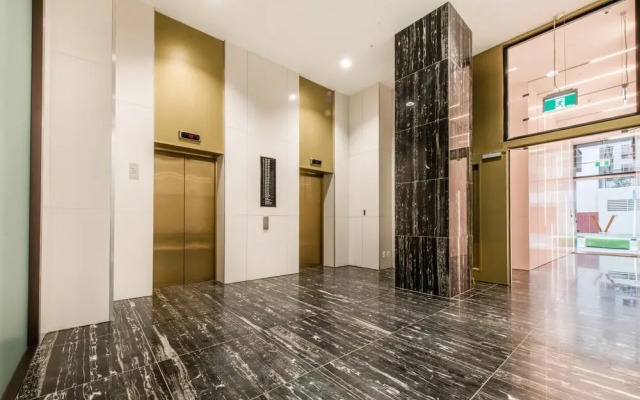 JHT Studio Opp Skytower view Balcony