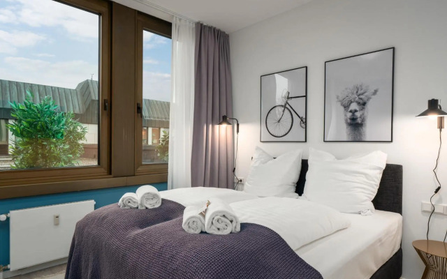 BRIGHT: Stylish & Central - Kitchen - Netflix