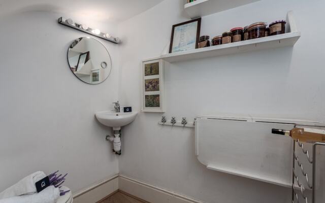 Light And Comfortable Hammersmith Home Ssq