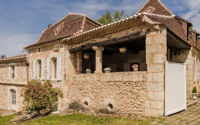 Plushy Villa in Sourzac With Pool, Fitness & Recreation Centre