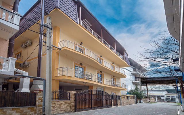 У Елены (Дивноморское)