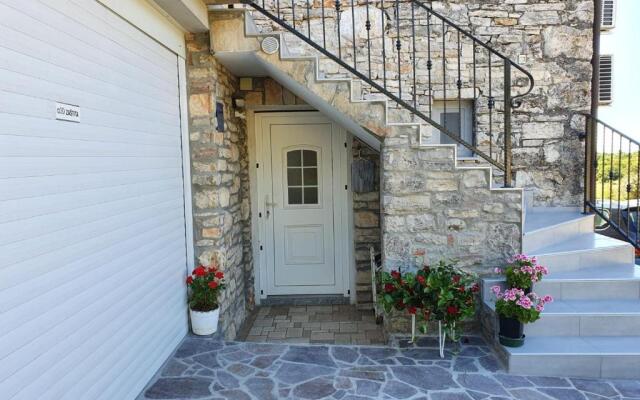 Private Accommodation Kanegra