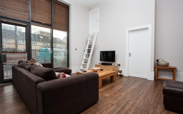 Contemporary 3 Bedroom Apartment In Battersea